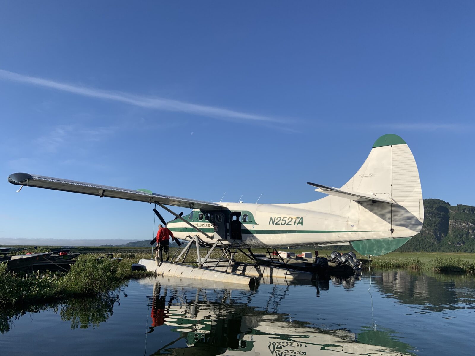 talon_air_float_plane_on_shallows